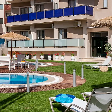 Hotel de apartamente Leonidas & 3*