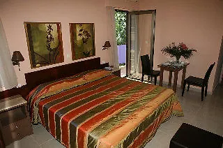 Leonidas & Hotel de apartamente 3*
